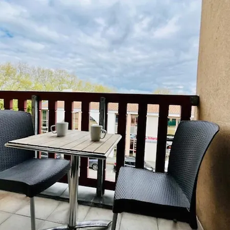 Charming With Pool In Apartment La Rochelle (Charente-Maritime)